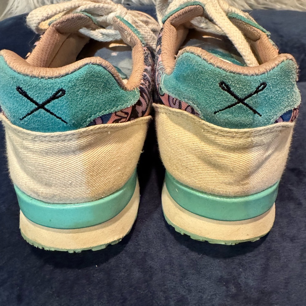 Inkkas Multicolor 'We Are United' Sneakers - Picture 3 of 5